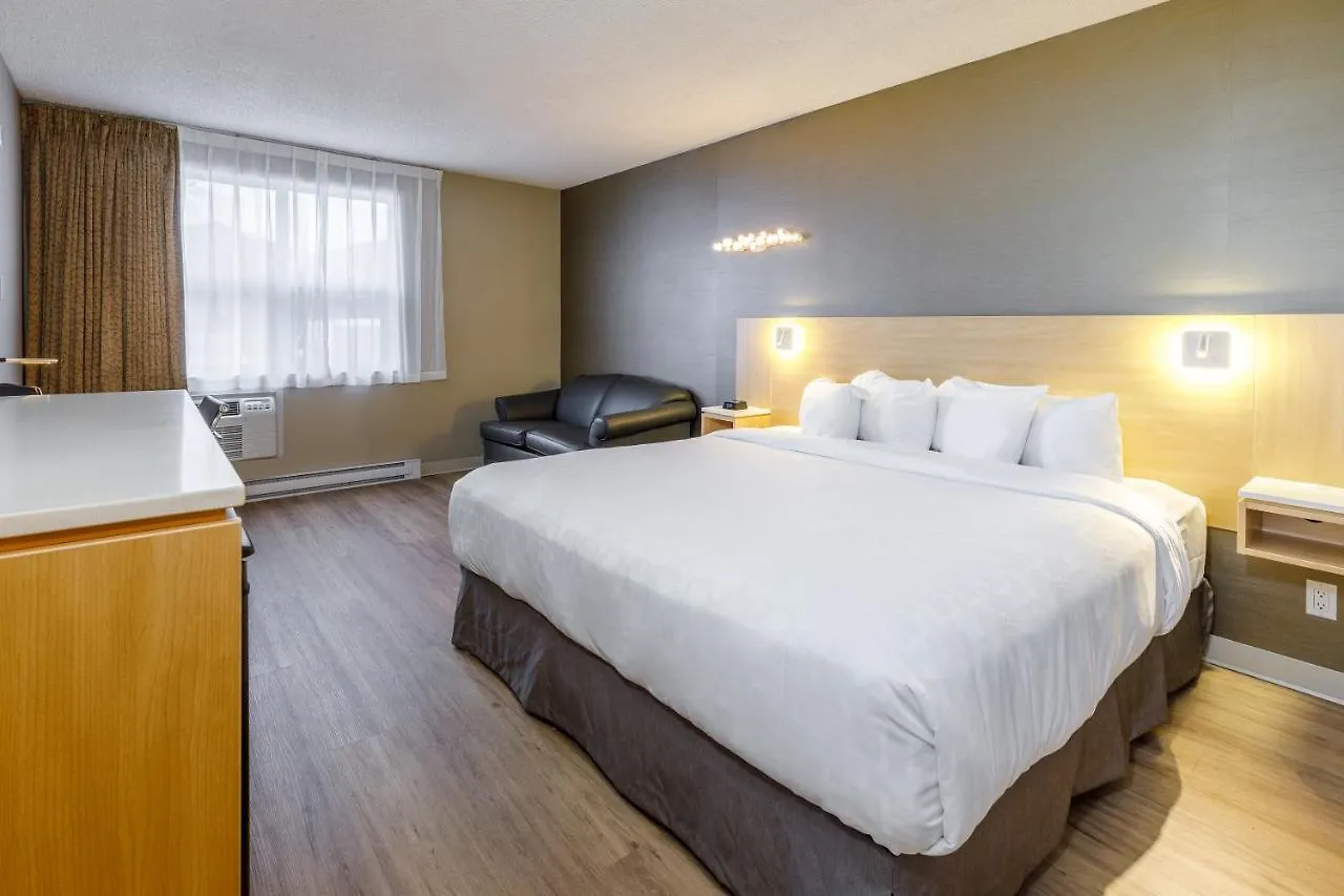 **  Clarion Pointe Quebec Airport Hotel Canada