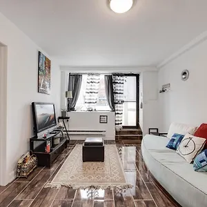 Bright Parkdale Court - Little Portugal W/ Free Parking Canada