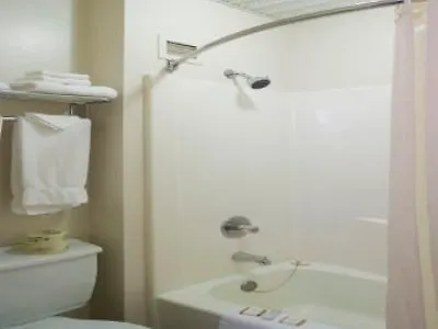 Hotel Clarion Pointe Quebec Airport